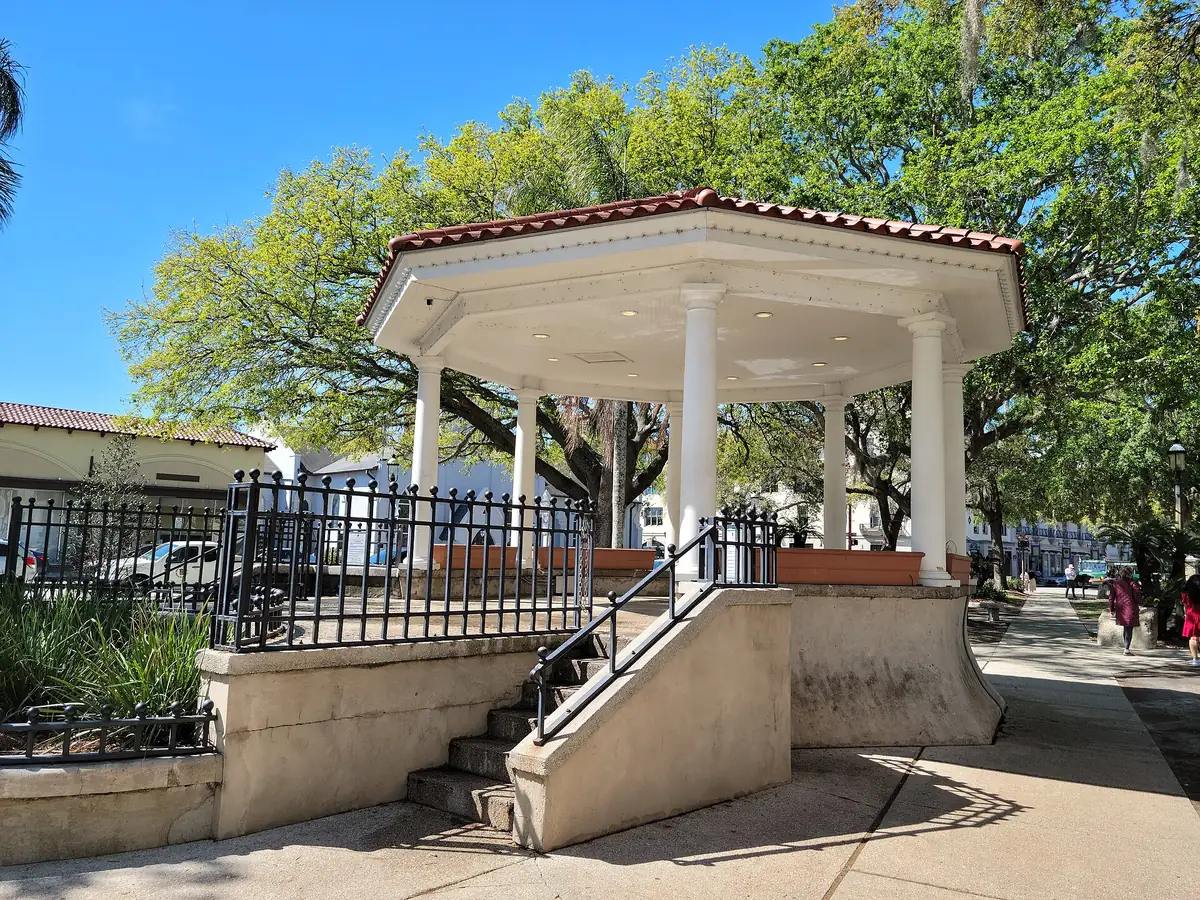 The white gazebo in the Plaza de la Constitución, passed on St. Augustine carriage tours